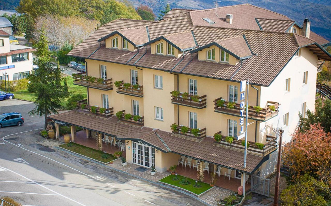 Hotel Gambrinus Abbadia San Salvator Luaran gambar