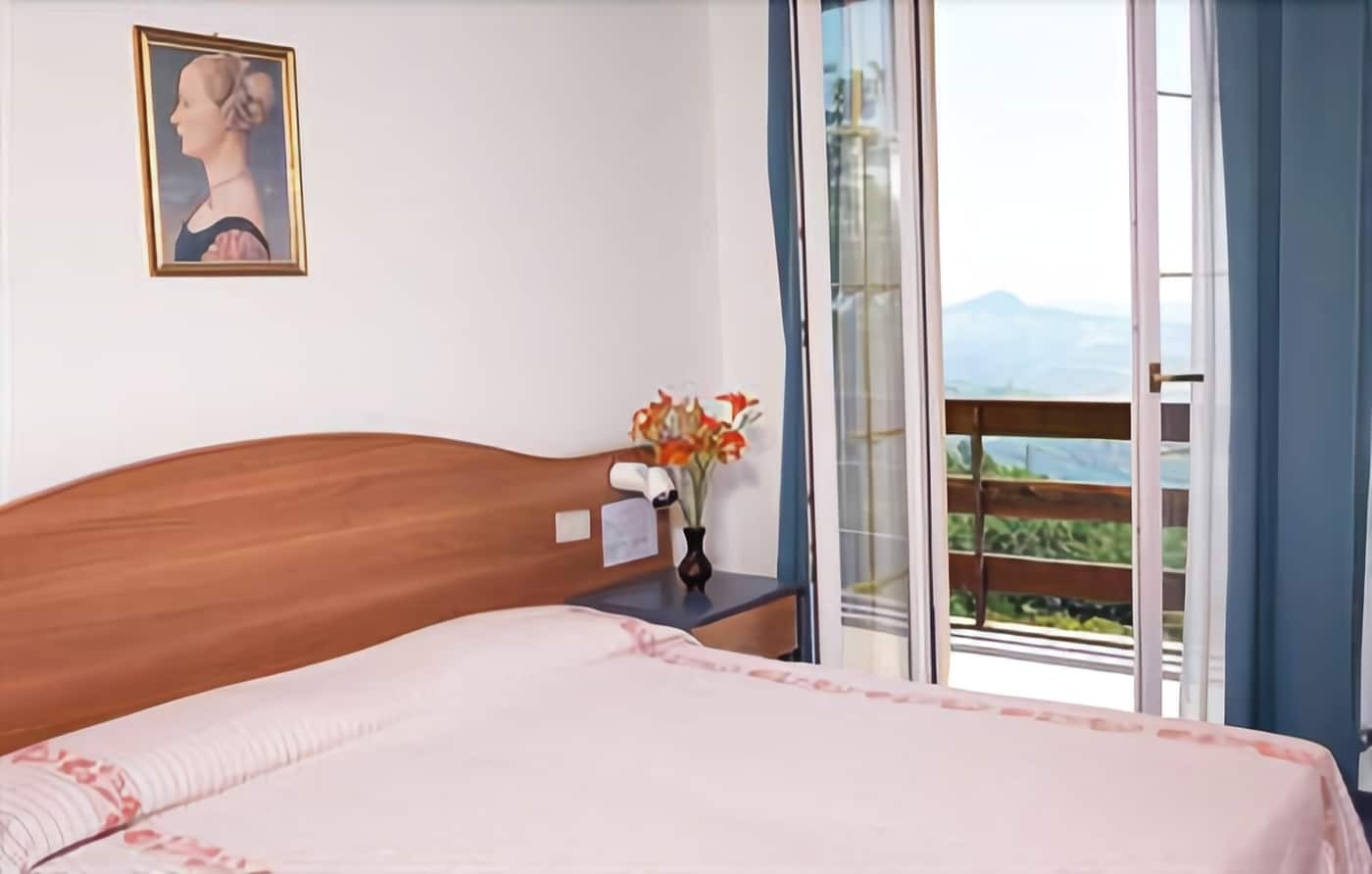 Hotel Gambrinus Abbadia San Salvator Luaran gambar